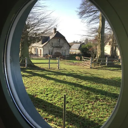 Le Clos Des Hautes Loges Bed & Breakfast 3*